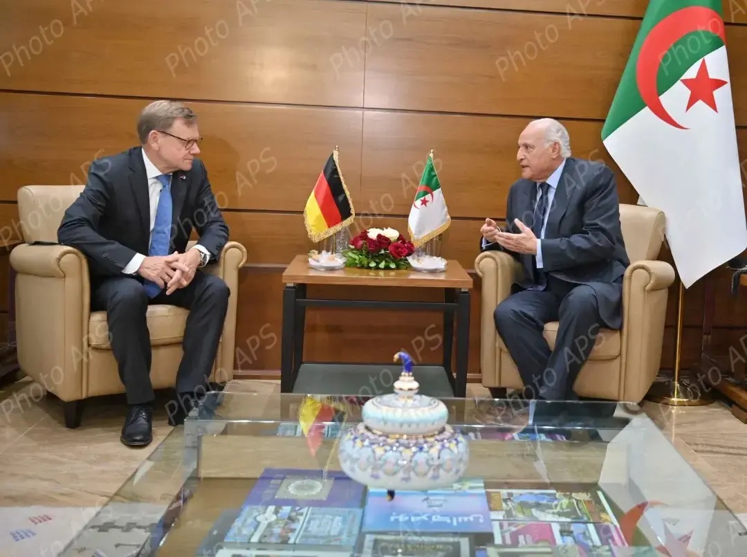 Johann Wadephul in seated talks with Algerian Foreign Minister Ahmed Attaf