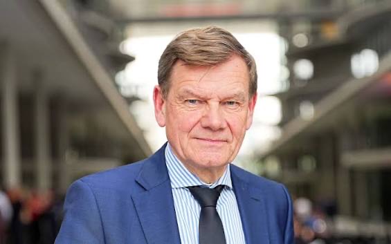 Portrait of Johann Wadephul inside a Bundestag building in Berlin